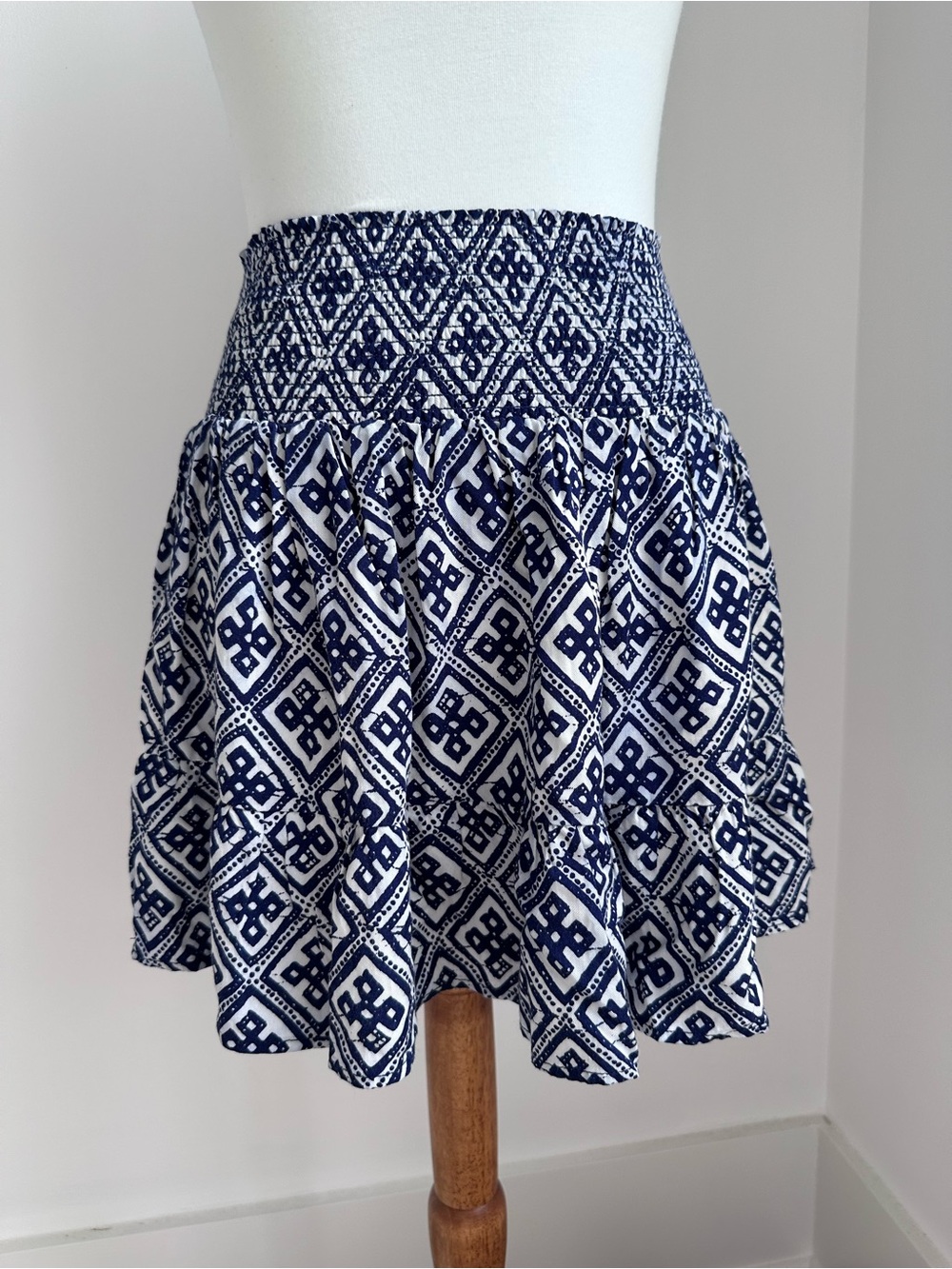 BB Dakota Navy and White Geometric Mini Skater Skirt Size X-Small